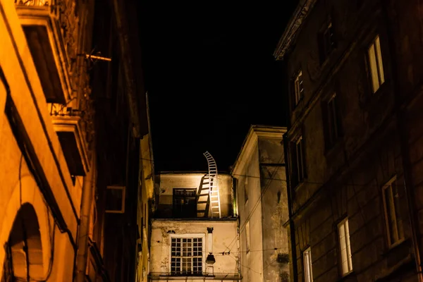 Foco Seletivo Casas Com Luz Janelas Noite — Fotografia de Stock