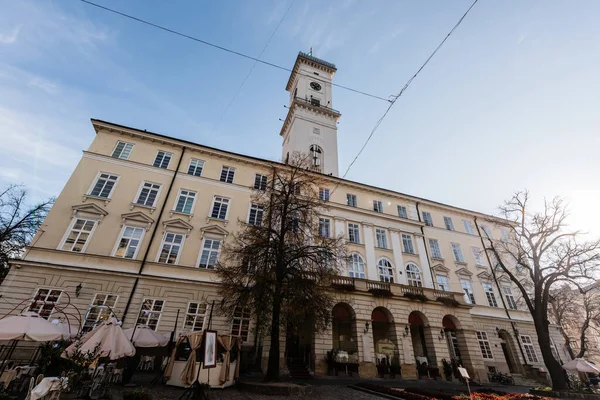 Gevel Van Lviv Stadhuis Met Toren Tegen Blauwe Lucht Lviv — Stockfoto