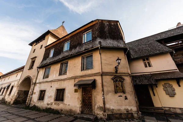 Fassade Des Bernardinenklosters Vor Blauem Himmel — Stockfoto