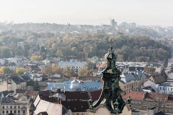 Vista Aérea Telhados Monastey Carmelita Cercado Por Casas Antigas Lviv — Fotografia de Stock