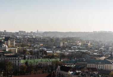 Şehrin manzaralı manzarası eski evler ve ufuk çizgisi, lviv, Ukrayna