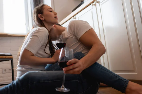 Selective Focus Man Holding Glass Red Wine Kissing Neck Sensual — Stock Photo, Image