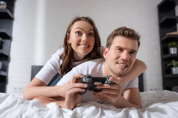 Kyiv Ukraine May 2020 Cheerful Woman Man Playing Video Game — Stock Photo, Image