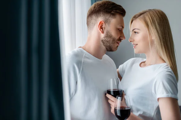 Selective Focus Handsome Man Happy Woman Holding Glasses Red Wine — Stock Photo, Image