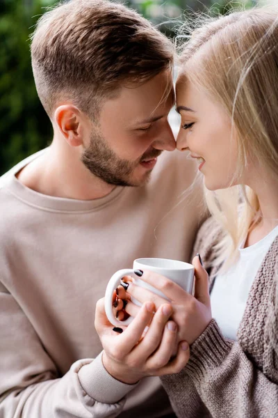 Selective Focus Positive Man Girl Holding Cup — Stock Photo, Image