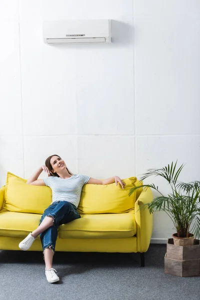 Happy Woman Feeling Comfortable Air Conditioner Home Summer Heat — Stock Photo, Image
