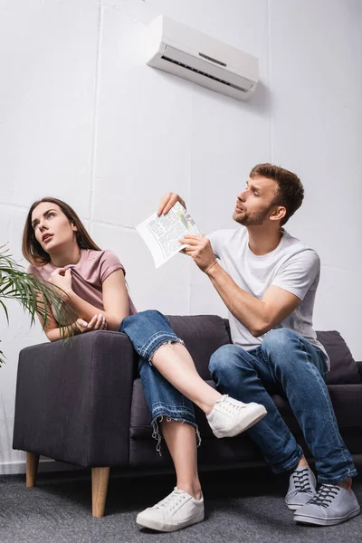 Exhausted Young Couple Suffering Heat Home Broken Air Conditioner — Stock Photo, Image