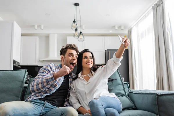 Selective Focus Smiling Woman Taking Selfie Smartphone Excited Boyfriend Showing — Stock Photo, Image