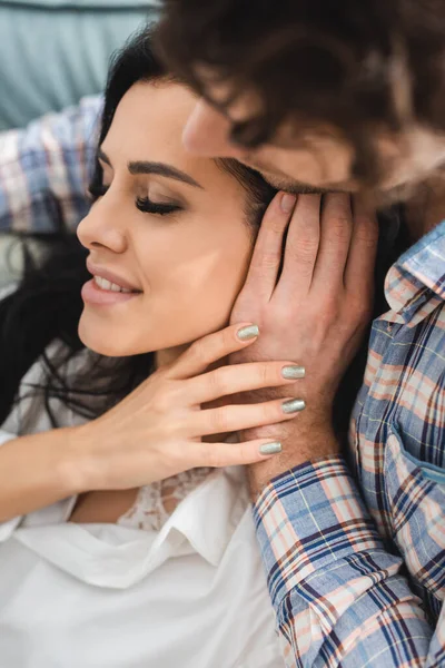 Overhead View Man Touching Beautiful Smiling Girlfriend Closed Eyes — Stock Photo, Image