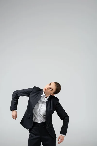 Podnikatelka Loutka Obleku Pózování Izolované Šedé — Stock fotografie