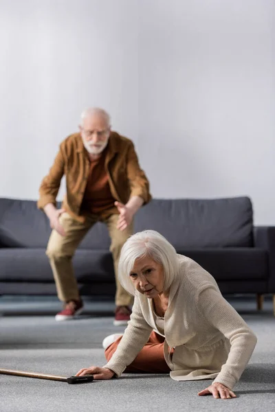 Selective Focus Senior Man Hurrying Help Wife Lying Floor Walking — Stock Photo, Image