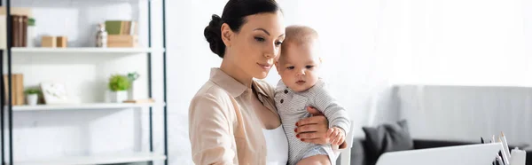 Website Header Mother Holding Arms Baby Boy — Stock Photo, Image