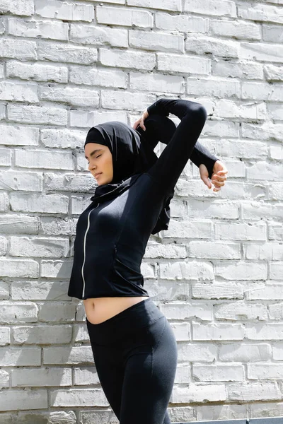 Attractive Muslim Woman Closed Eyes Stretching Brick Wall — Stock Photo, Image