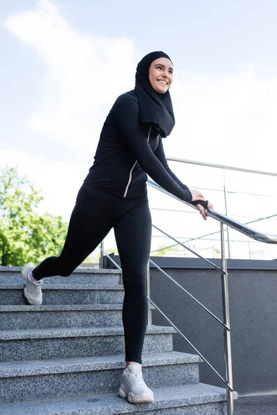 Happy Muslim Sportswoman Hijab Walking Stairs — Stock Photo, Image