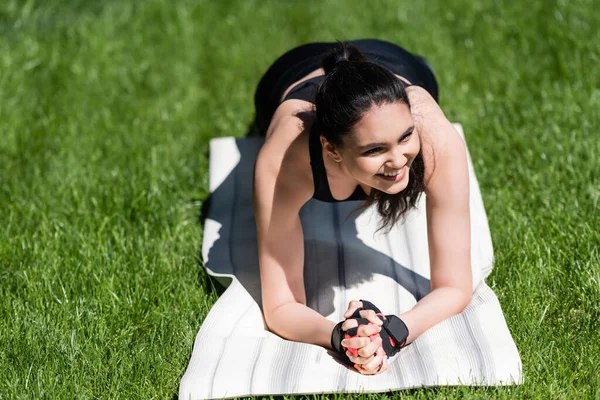 Cheerful Sportswoman Doing Plank Fitness Mat — Stock Photo, Image