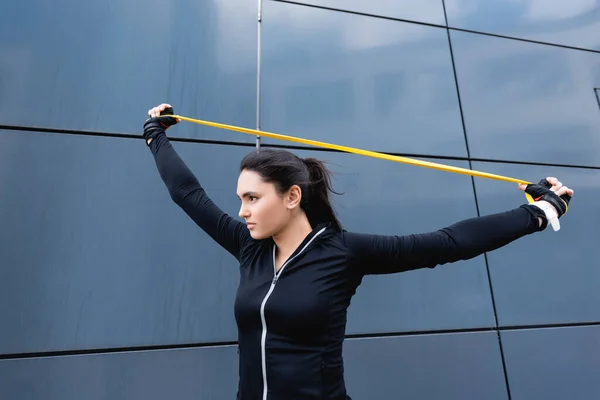 Young Sportswoman Exercising Resistance Band Building — Stock Photo, Image