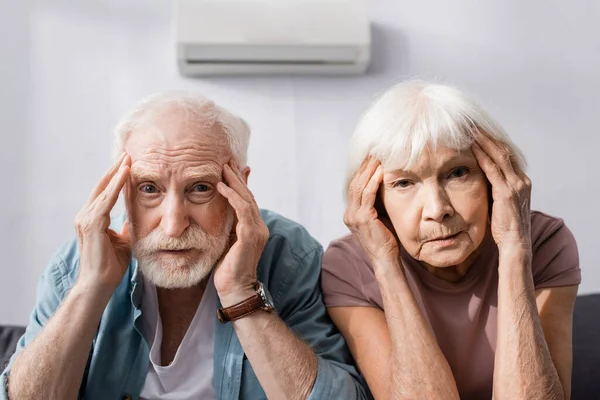 Senior Couple Looking Camera While Suffering Heat Home — Stock Photo, Image