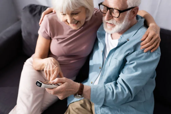 Selective Focus Smiling Elderly Couple Using Remote Controller Air Conditioner — Stock Photo, Image