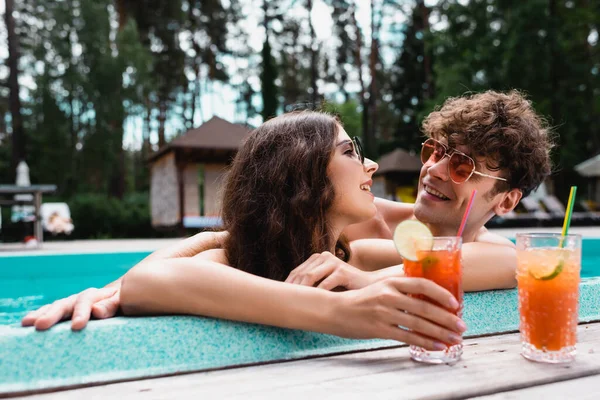 Cheerful Couple Sunglasses Looking Each Other Swimming Pool — Stock Photo, Image