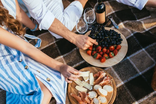 Partial View Couple Fruits Soft Cheese Glasses Plaid Blanket — Stock Photo, Image