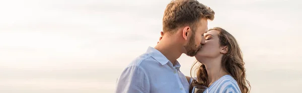 Panoramic Shot Bearded Man Kissing Girlfriend — Stock Photo, Image