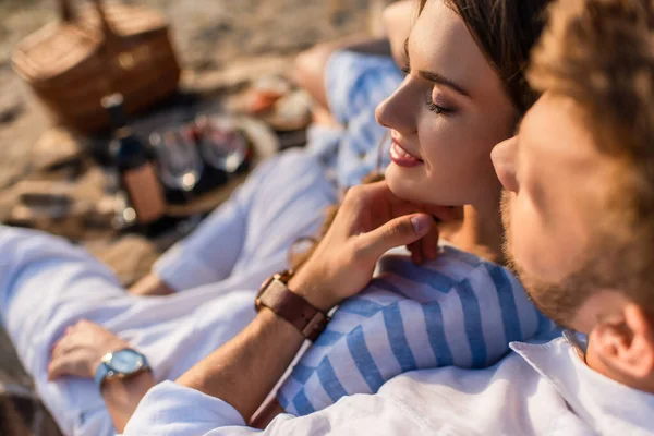 Selective Focus Bearded Man Touching Smiling Woman Straw Hat — Stock Photo, Image