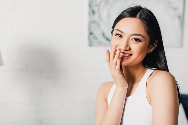 Beautiful Asian Girl Smiling Camera Home — Stock Photo, Image