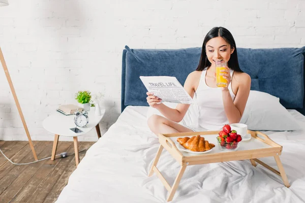 Selective Focus Smiling Asian Girl Reading Newspaper Breakfast Orange Juice — Stock Photo, Image