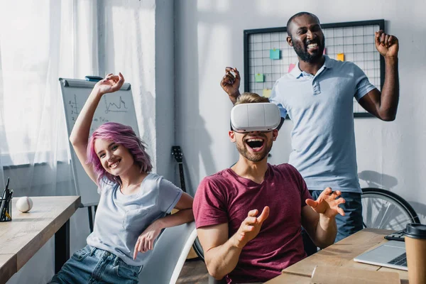 Junge Multikulturelle Geschäftsleute Mit Headset Büro — Stockfoto