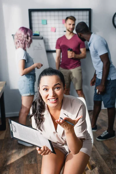 Selective Focus Businesswoman Pointing Hand Camera Holding Clipboard Office — Stock Photo, Image