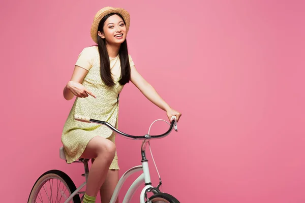 Smiling Asian Young Woman Straw Hat Riding Bicycle Isolated Pink — Stock Photo, Image