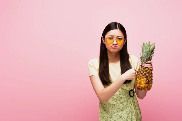 Sad Asian Woman Sunglasses Holding Fresh Pineapple Isolated Pink — Stock Photo, Image