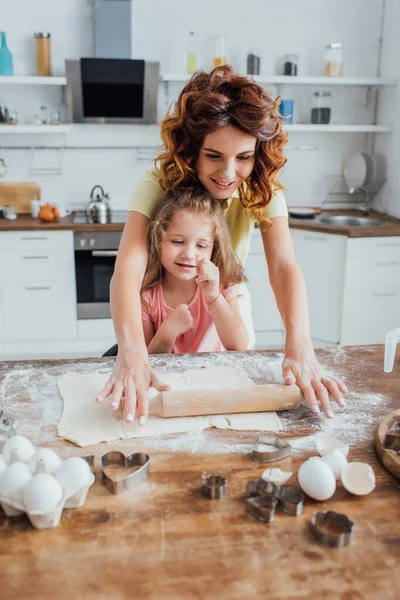 Selective Focus Young Mother Rolling Out Dough Daughter Chicken Eggs — Stock Photo, Image