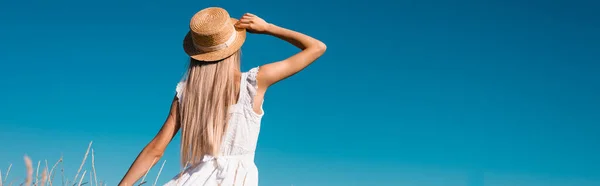 Back View Blonde Woman White Dress Touching Straw Hat Blue — Stock Photo, Image