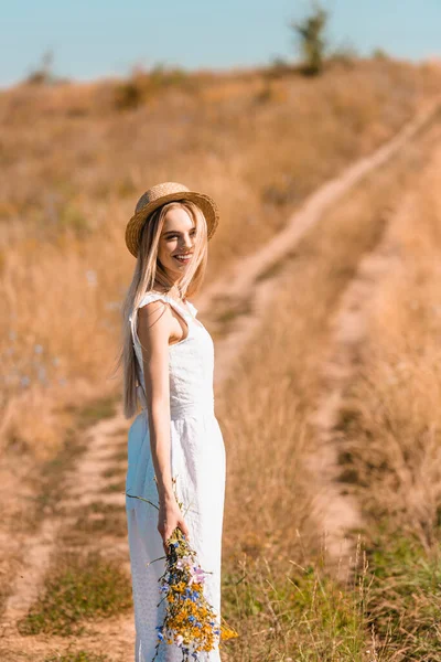 Blonde Woman White Dress Straw Hat Looking Camera While Standing — Stock Photo, Image