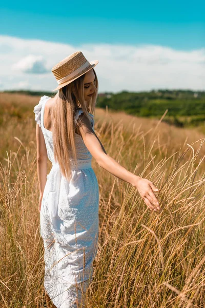 Young Blonde Woman White Dress Straw Hat Touching Spikelets While — Stock Photo, Image