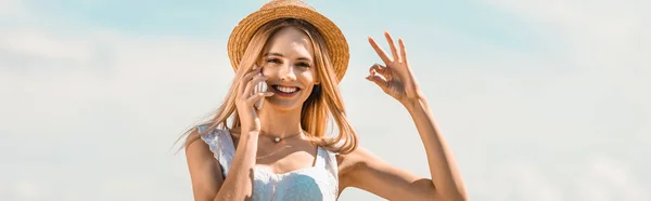 Horizontal Image Blonde Woman Straw Hat Showing Okay Gesture While — Stock Photo, Image