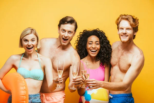 Young Multicultural Friends Summer Outfit Holding Champagne Glasses While Looking — Stock Photo, Image