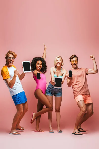 Excited Multicultural Friends Summer Outfit Showing Winner Gesture While Holding — Stock Photo, Image