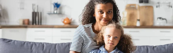 Website Header African American Mom Daughter Looking Camera While Sitting — Stock Photo, Image