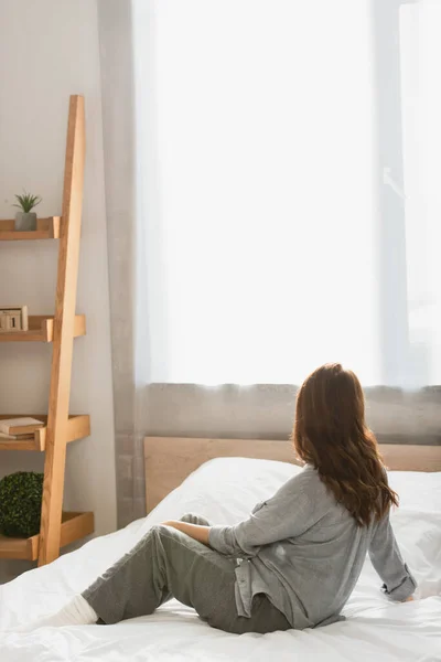 Back View Depressed Brunette Woman Sitting Bed Modern Bedroom — Stock Photo, Image