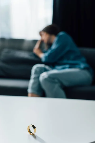 Selective Focus Golden Ring Coffee Table Woman Divorce Concept — Stock Photo, Image