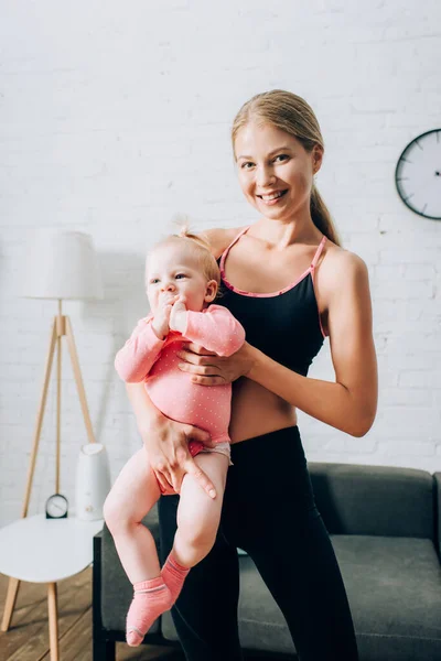 Fit Woman Sportswear Holding Infant Child Living Room — Stock Photo, Image