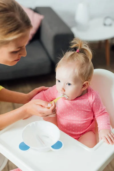 Selective Focus Mother Feeding Baby Daughter Highchair Home — Stock Photo, Image
