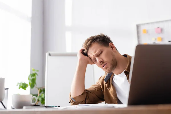 Selective Focus Tired Businessman Looking Laptop Cup Coffee Office Table — Stock Photo, Image