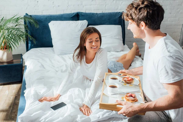 Selective Focus Woman Pajamas Looking Breakfast Tray Boyfriend Bedroom — Stock Photo, Image