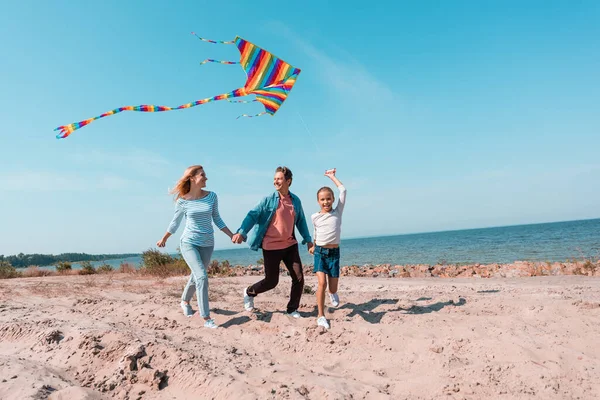 Selective Focus Kid Holding Kite While Running Beach Parents — Stock Photo, Image