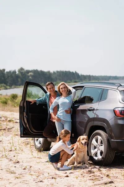 Family Golden Retriever Looking Camera Car Outdoors — Stock Photo, Image
