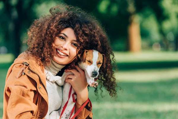 Young Woman Raincoat Looking Camera While Hugging Jack Russell Terrier — Stock Photo, Image