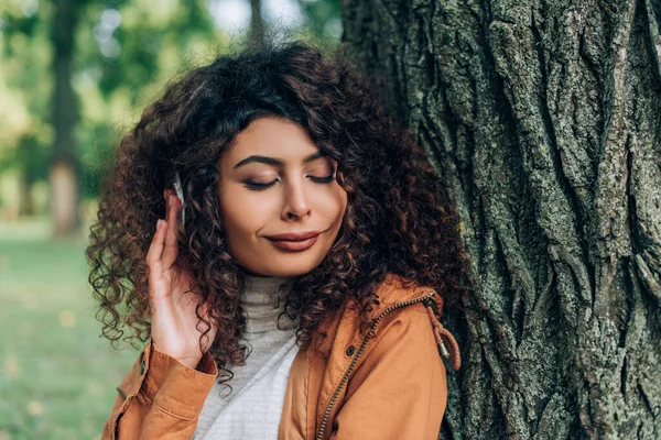 Young Woman Listening Music Headphones Closed Eyes Tree Park — Stock Photo, Image